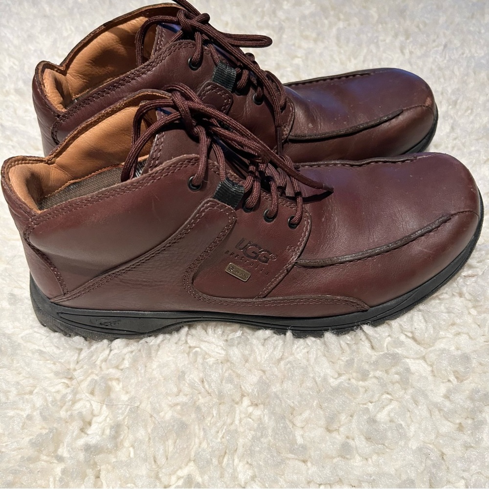 UGG Vibram Leather Lace-Up Chukka Boots Men’s Size 10.5